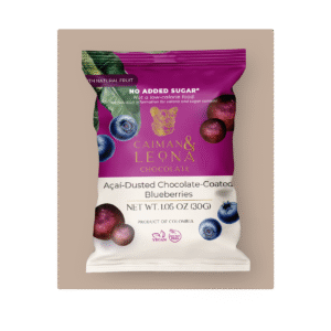 Bluberry dragees coated with chocolate and sprinkled with açaí. 60% cocoa.